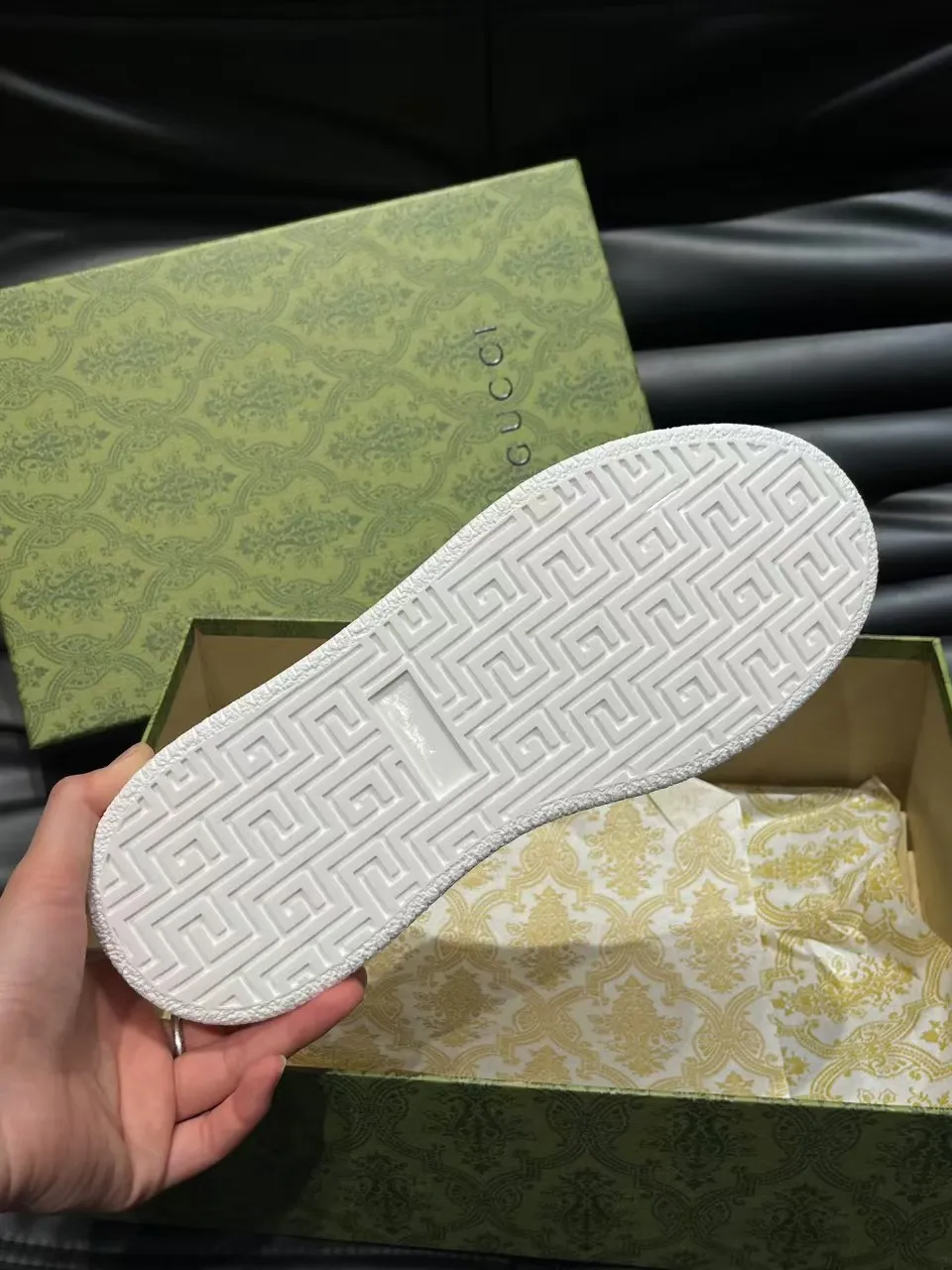 P460 new men's shoes GUCCI [Lightning] latest shoes are shipped. Original quality, fashionable, special materials, sheepskin lining, new packaging. The foot feels super comfortable and the workmanship is impeccable. Size: 38-45